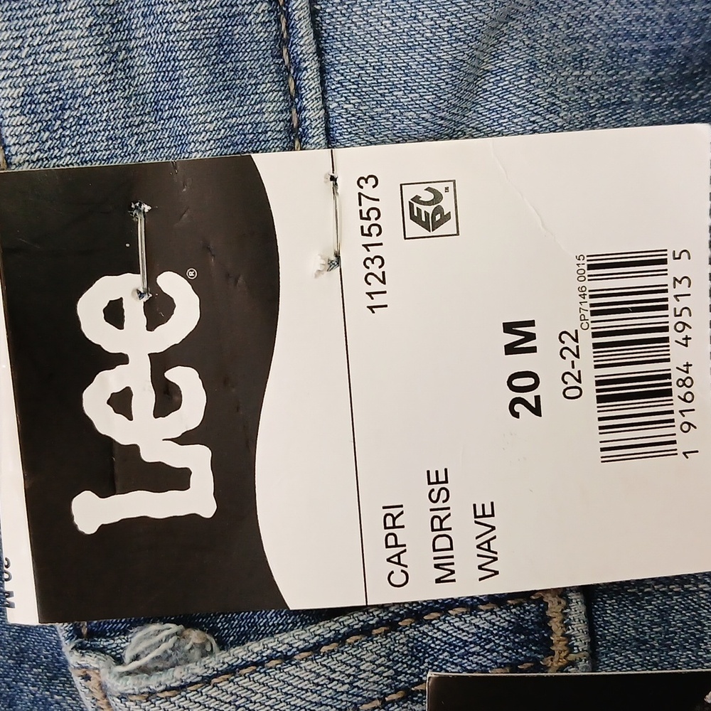 NWT Lee Riders Womens Capri Jeans Sz 20M Mid Rise Capri Denim Blue Jeans - Picture 5 of 7